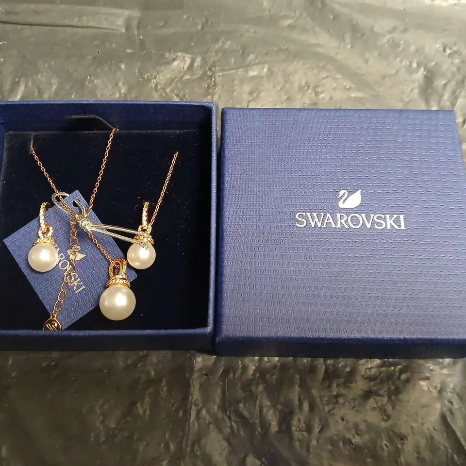 SWAROVSKI PEARL JEWELRY SET – NECKLACE & EARRINGS- BOXED