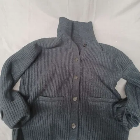 ABERCROMBIE & FITCH BUTTON CARDIGAN IN BLACK - SMALL