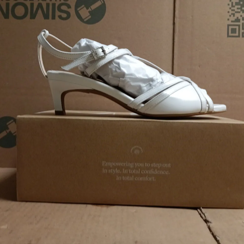 BOXED PAIR OF CALLA OPEN TOE LOW HEEL SANDALS IN WHITE SIZE EU 40