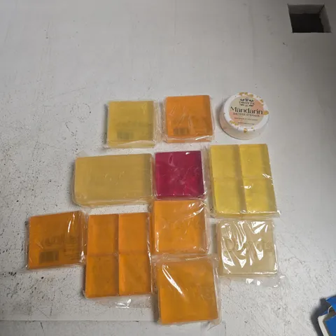 DROYTS SOAP, SHOWER STEAMER AND SHAMPOO BAR – ASSORTED COLOUR BLOCKS (SET)