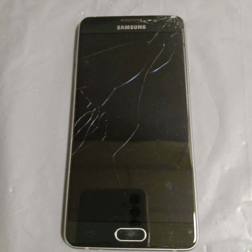 SAMSUNG GALAXY A5 SMARTPHONE IN BLACK
