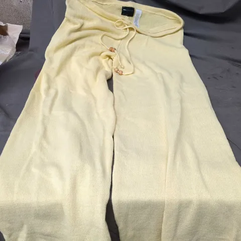 ASOS DESIGN YELLOW BOOTCUT PANTS SIZE 16-18