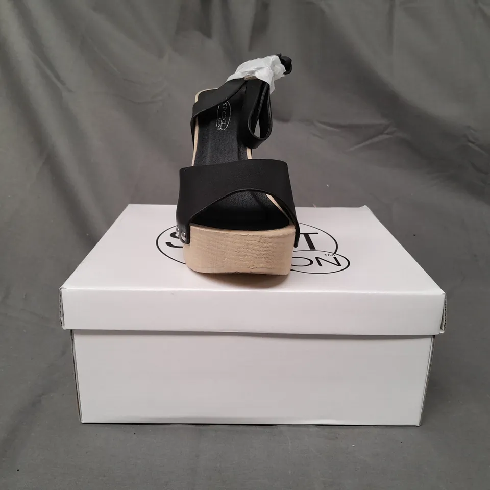 BOXED PAIR OF SPOT ON OPEN TOE HIGH BLOCK HEEL SANDALS IN BLACK SIZE 4