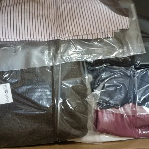 APPROXIMATELY 20 ASSORTED CLOTHING ITEMS IN VARIOUS SIZES, COLOURS & STYLES TO INCLUDE LOW RISE WIDE JEAN, OFF SHOULDER KNIT, BOXY LONG SLEEVE TEE, ETC