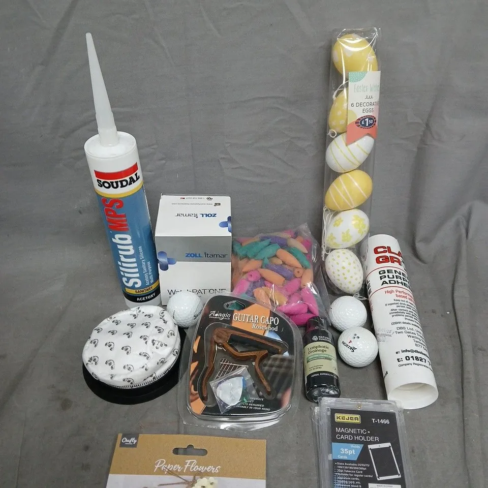APPROXIMATELY 20 ASSORTED HOUSEHOLD ITEMS TO INCLUDE GOLF BALLS, DECORATIVE EGGS AND GUITAR CAPO