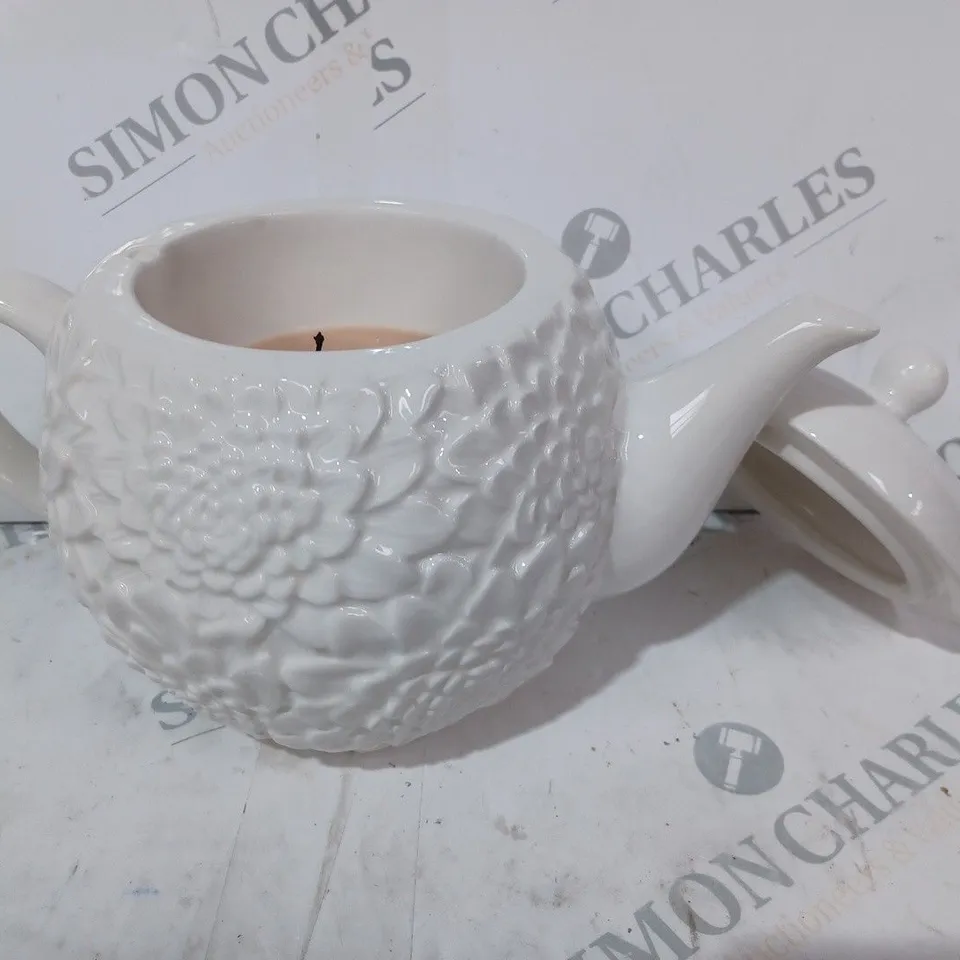 BOXED HOMEWORX BY SLATKIN & CO. TEAPOT CERAMIC CANDLE, AFTERNOON TEA