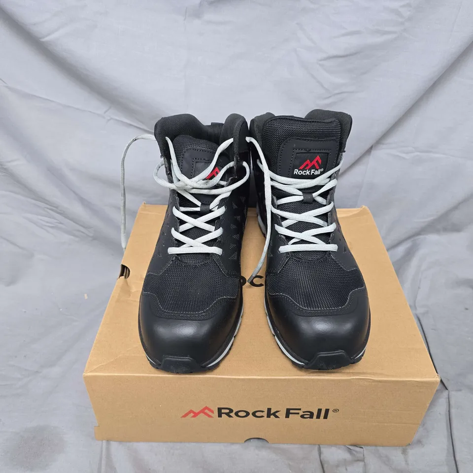 BOXED PAIR OF ROCK FALL RF115 BANTAM SAFETY TRAINERS IN BLACK - UK 8