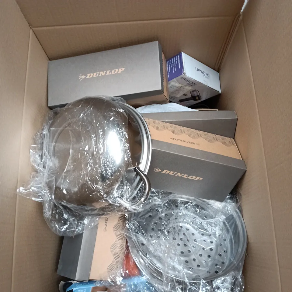 BOX OF APPROXIMATELY 15 ASSORTED ITEMS TO INCLUDE DUNLOP JADE SANDALS, LUVMORE 4 IN 1 CAR VACUUM CLEANER, ELIZABETH GRANT SERUM ETC