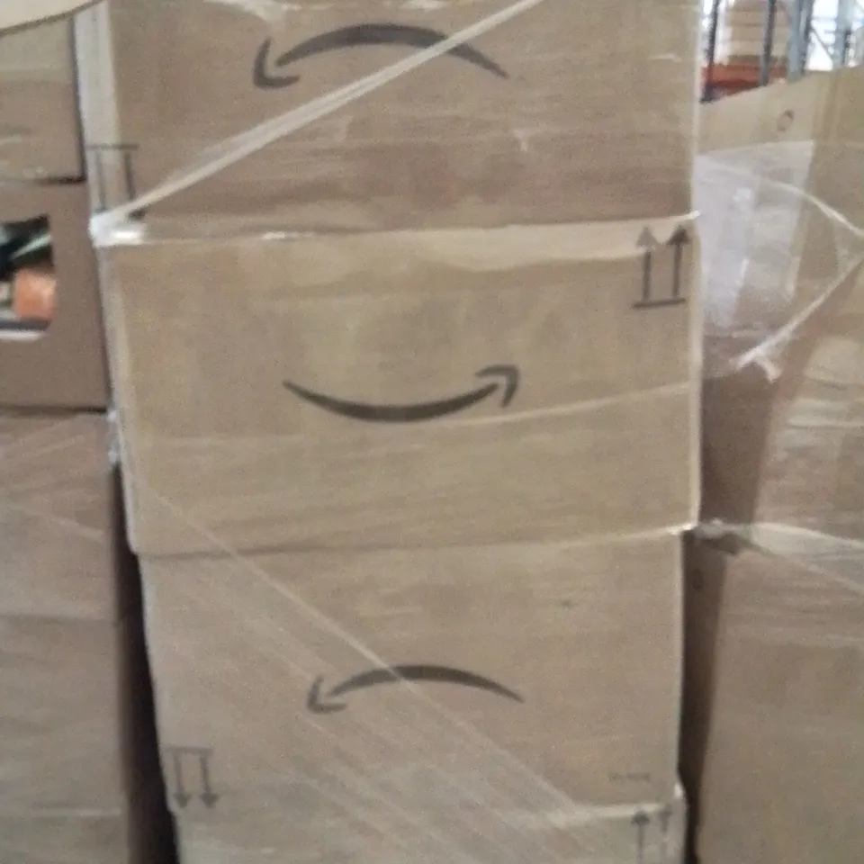 PALLET CONTAINING A LARGE QUANTITY OF TABLET CASES AND SCREEN PROTECTORS 