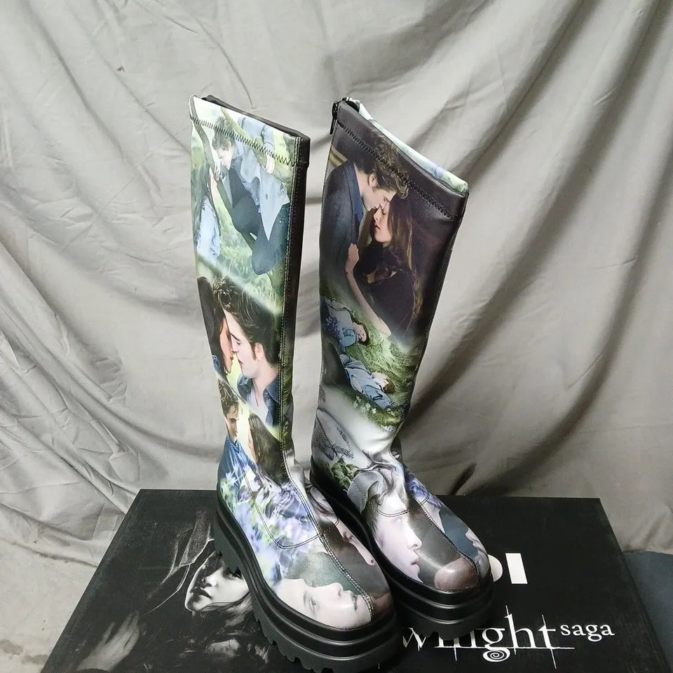 KOI THE TWILIGHT SAGA BOOTS BOXED SIZE 4