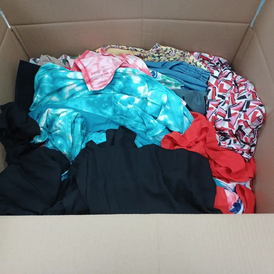 LARGE QUANTITY OF ASSORTED CLOTHING ITEMS TO INCLUDE WHITE STUFF, JOULES AND FINERY