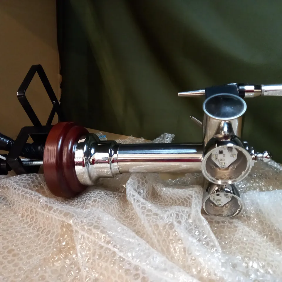 DRAUGHT BEER/LARGER SILVER/WOOD PUMP