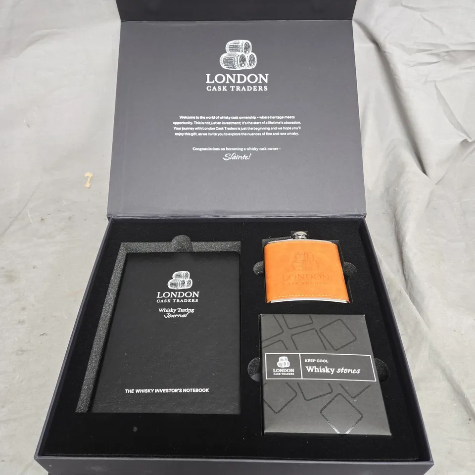 LONDON CASK TRADERS WHISKY INVESTMENT GIFT SET – NOTEBOOK, WHISKY STONES & LEATHER FLASK