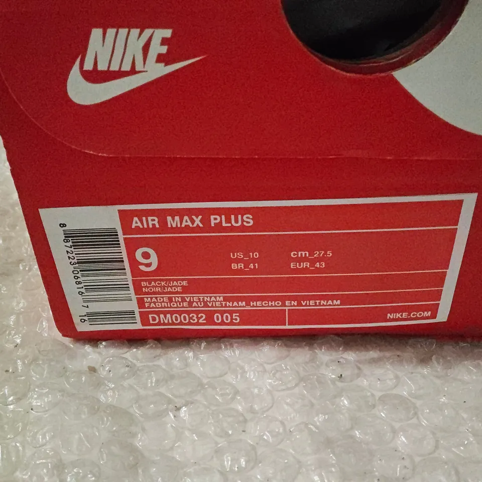 NIKE AIR MAX PLUS SHOES IN BLACK/BLUE, UK SIZE 9 (US 10) – BOXED
