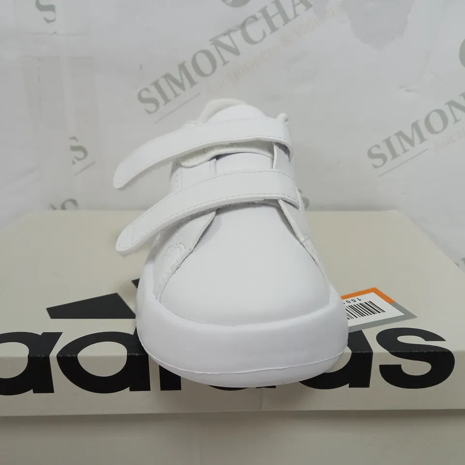 BOXED PAIR OF ADIDAS ADVANTAGE CF I TRAINERS IN WHITE - UK 9 1/2 KIDS