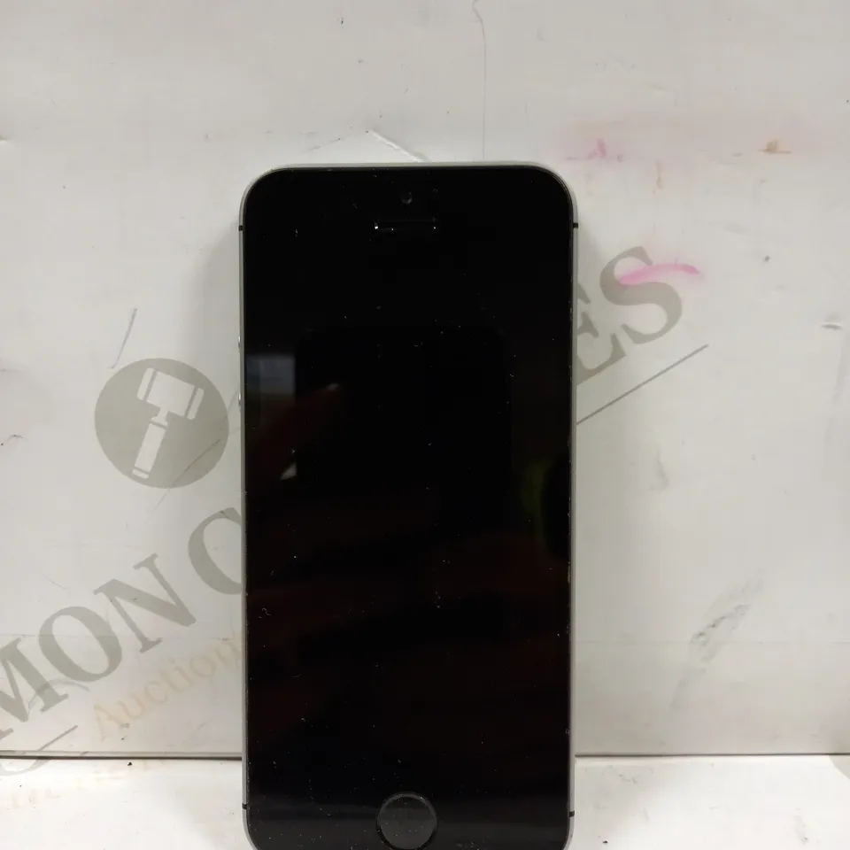 APPLE IPHONE SE SMARTPHONE 