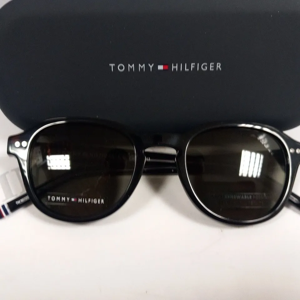 TOMMY HILFIGER ROUND SUNGLASSES