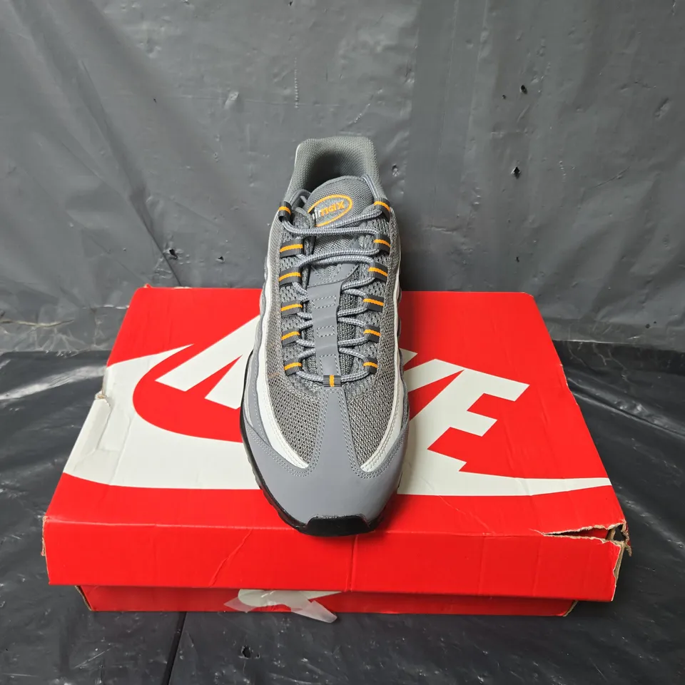 BOXED PAIR OF NIKE AIR MAX 95 TRAINERS IN GREY - UK 9