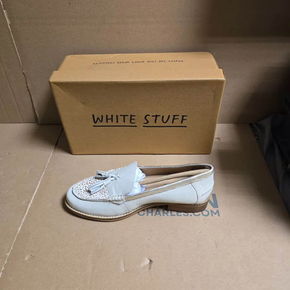 BOXED WHITE STUFF WOMEN'S TASSEL LOAFERS – BOXED - UK SIZE 5.5 