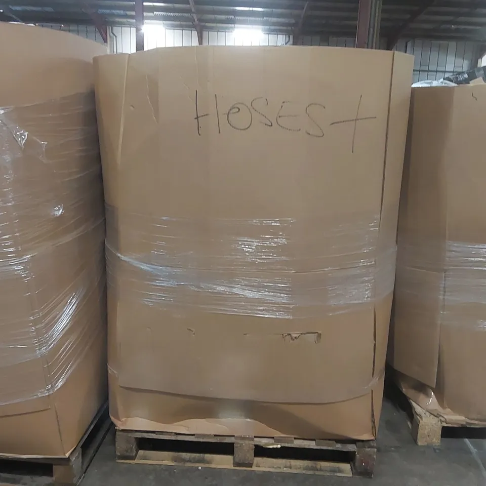 PALLET CONTAINING A LARGE QUANTITY OF ASSORTED HOSE PIPES, POOL INFLATABLES ECT