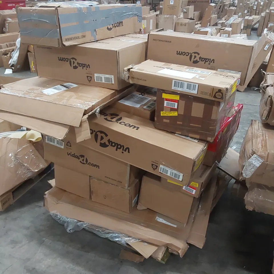 PALLET OF ASSORTED FURNITURE PARTS 