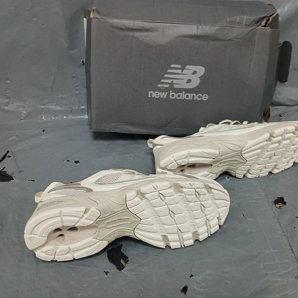 BOXED PAIR OF NEW BALANCE 530 RUNNING BEIGE UK 6.5 