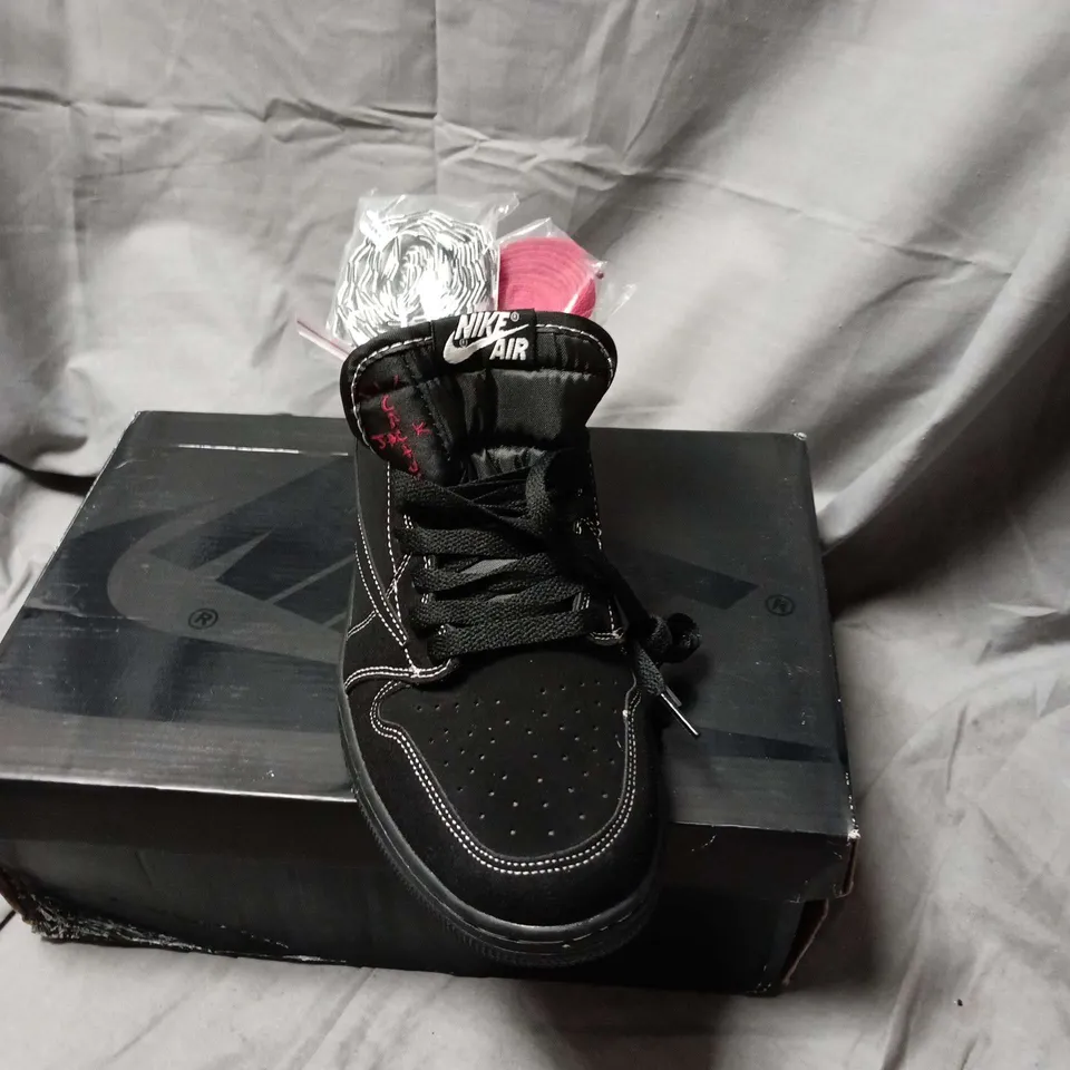 NIKE AIR MEN'S SNEAKERS UK SIZE 8.5 - CACTUS JACK, TRAVIS SCOTT EDITION BLACK  WITH SPARE LACES