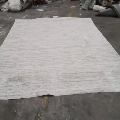 QUALITY DESIGNER AREA RUG - APPROXIMATELY 320X240