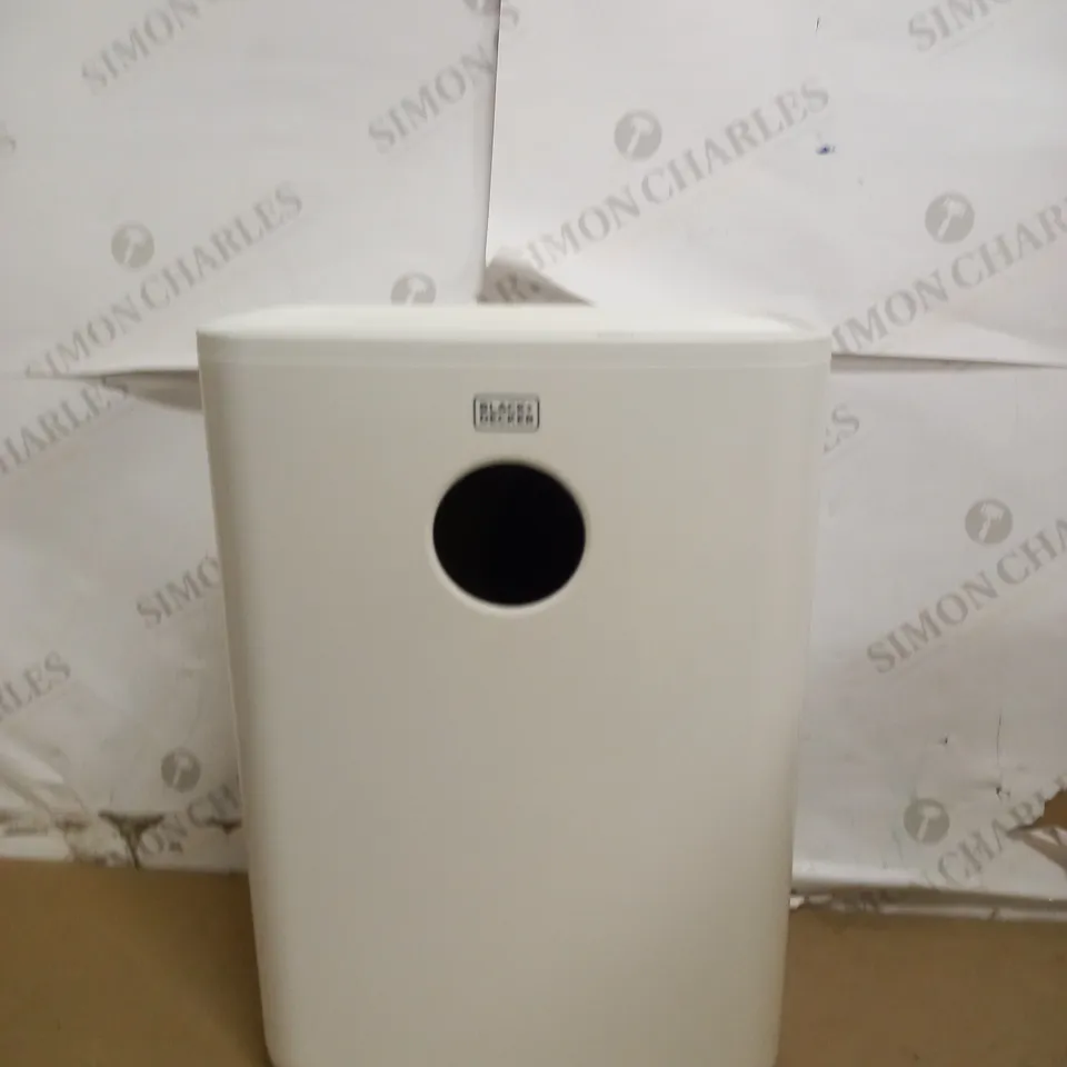 BLACK AND DECKER 2-LITRE DEHUMIDIFIER WITH AIR PURIFIER