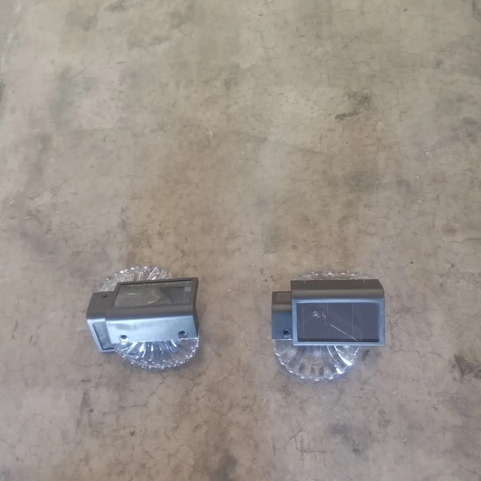 TWO SETS OF 4 LED SOLAR RAILING LIGHTS