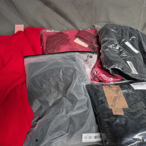 APPROXIMATELY 35 ASSORTED CLOTHING ITEMS IN VARIOUS SIZES, STYLES & COLOURS TO INCLUDE BRANDS SUCH AS PRETTYLITTLETHING, PJ PAUL JONES, HERA, ETC - COLLECTION ONLY