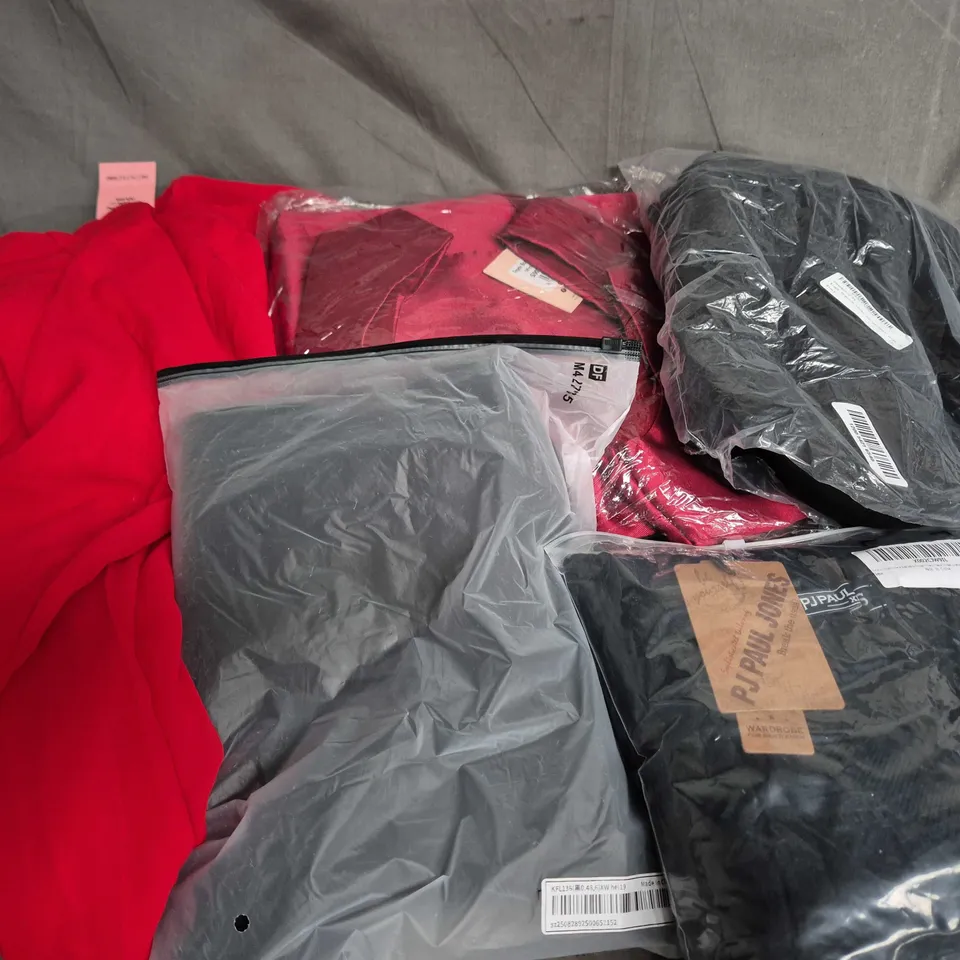 APPROXIMATELY 35 ASSORTED CLOTHING ITEMS IN VARIOUS SIZES, STYLES & COLOURS TO INCLUDE BRANDS SUCH AS PRETTYLITTLETHING, PJ PAUL JONES, HERA, ETC - COLLECTION ONLY