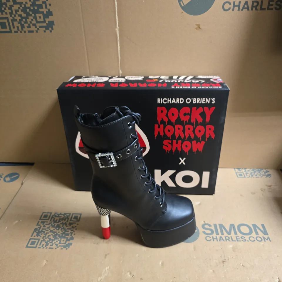KOI ROCKY HORROR SHOW THRILL ME LIPSTICK HEELED BOOTS - BLACK - UK SIZE 4 