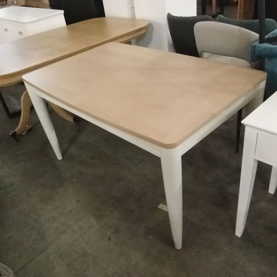 QUALITY DESIGNER LARSEN SCANDI OAK & SOFT GREY 6-8 EXTENSION DINING TABLE