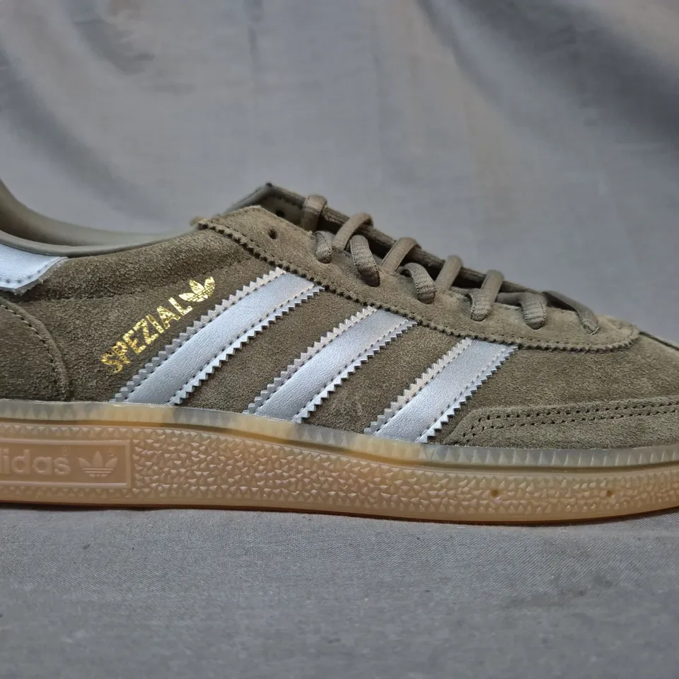 BOXED PAIR OF ADIDAS HANDBALL SPEZIAL SHOES IN DEEP OLIVE/METALLIC SILVER UK SIZE 8