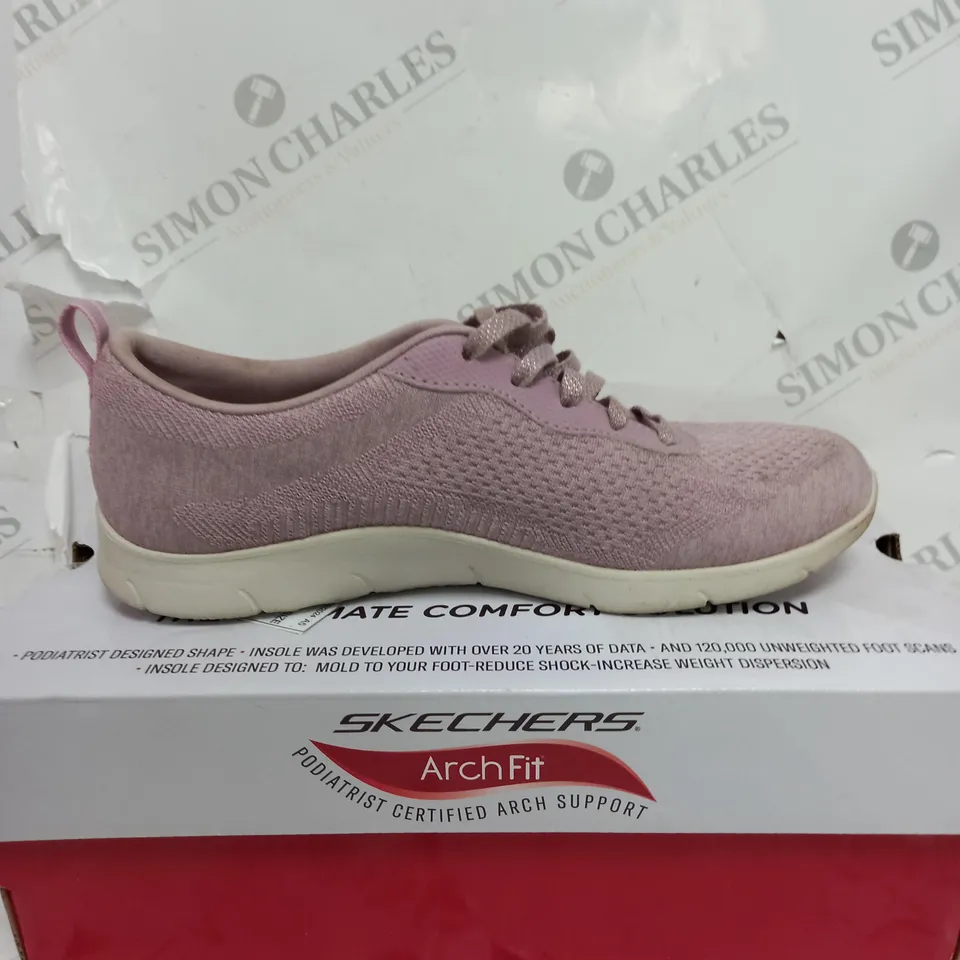 BOXED PAIR OF SKECHERS ARCH FIT MAUVE TRAINERS, UK SIZE 3.5