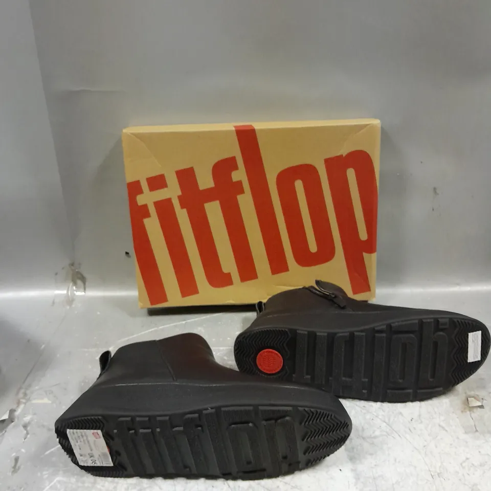 BOXED PAIR OF FITFLOP F MODE LEATHER ZIP BOOT BLACK 