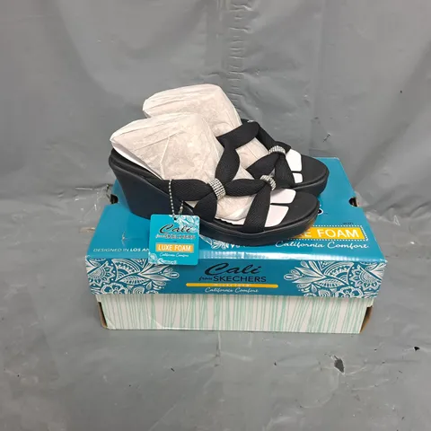 BOXED PAIR OF CALI FROM SKECHERS RUMBLW SANDALS IN BLACK - SIZE 5