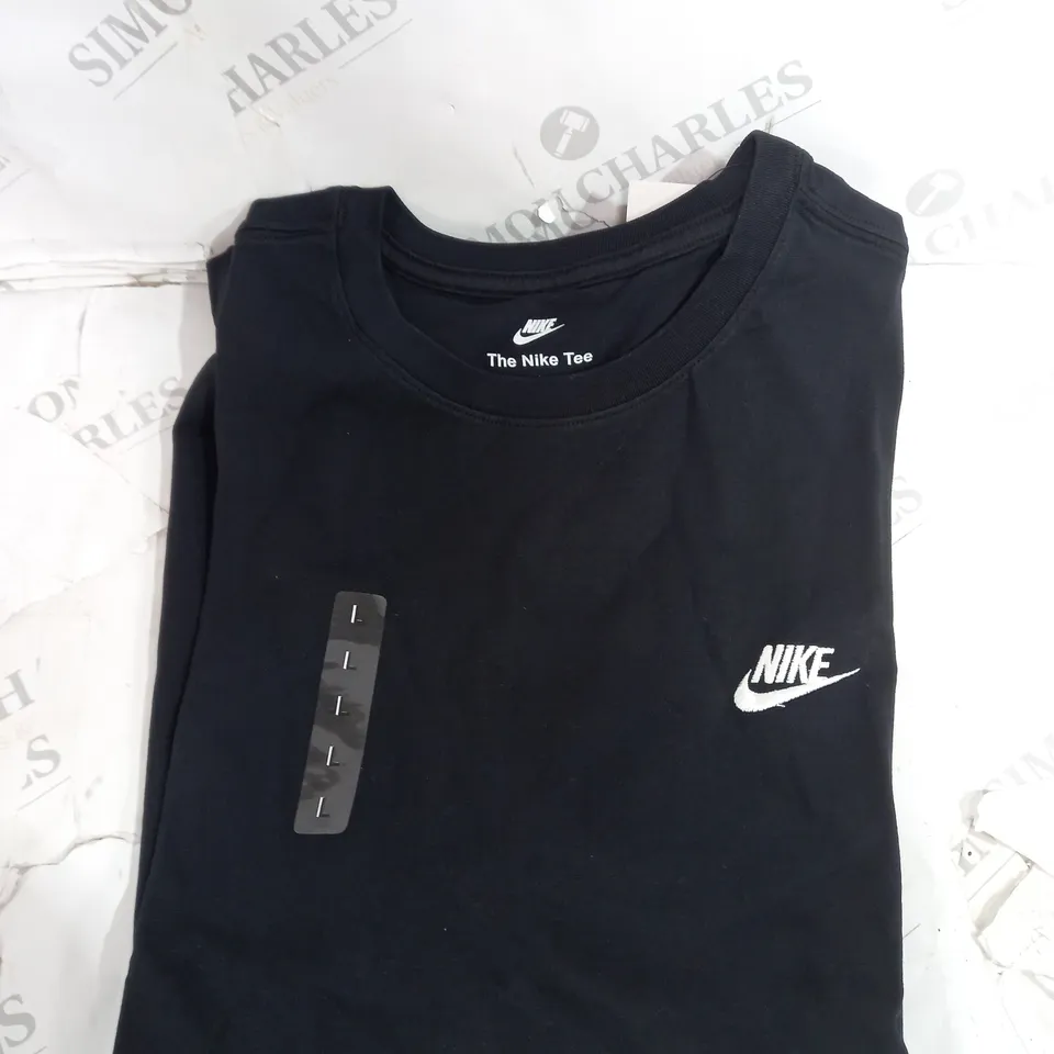 THE NIKE T-SHIRT IN BLACK - SIZE LARGE