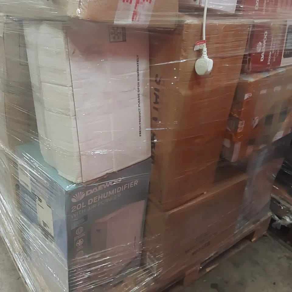 PALLET CONTAINING A VERY LARGE QUANTITY OF ASSORTED ELECTRIC ITEMS INCLUDING: DAEWOO DEHUMIDIFIER, CONVECTOR HEATERS, FAN HEATER ECT