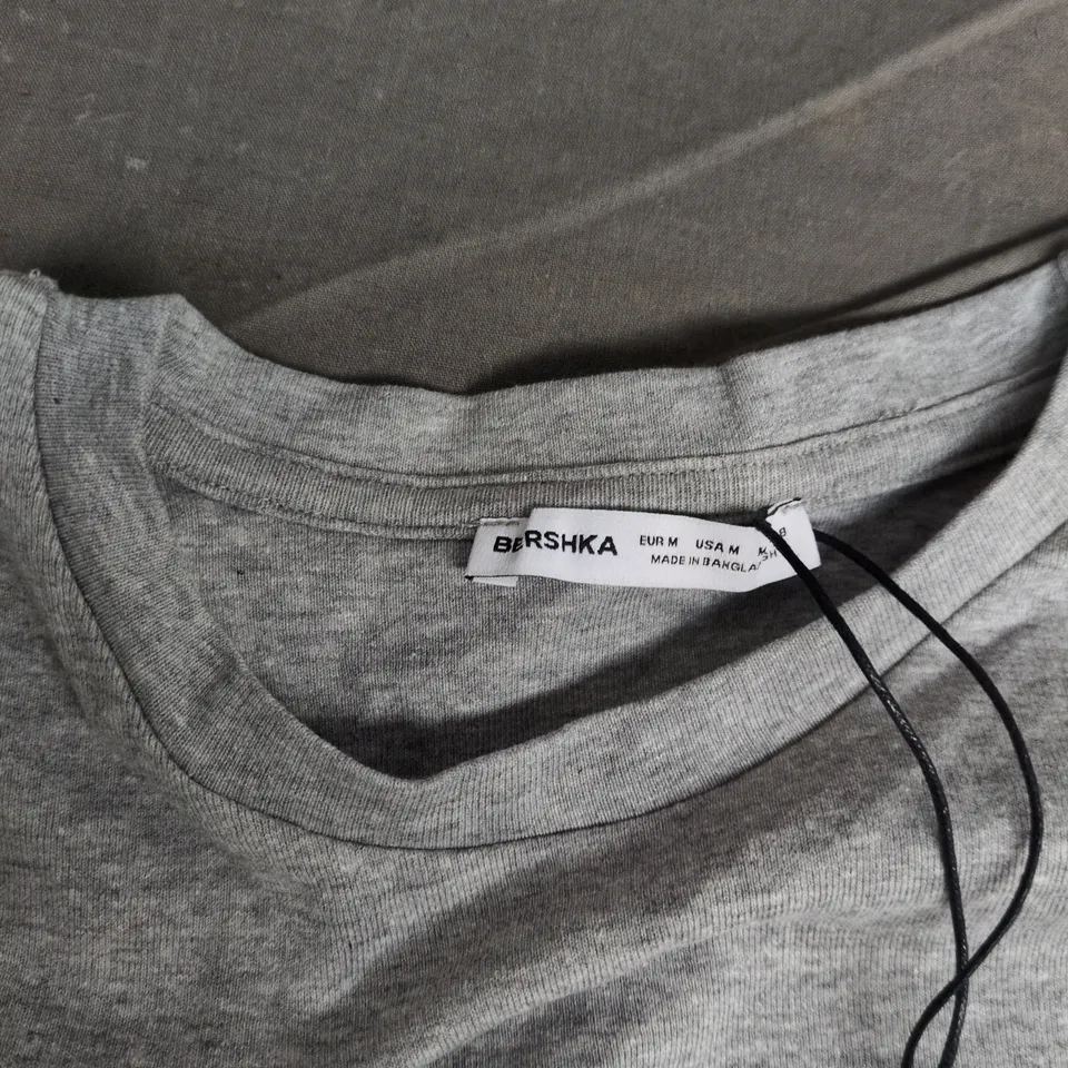 BERSHKA GREY T-SHIRT – SIZE M (EU/US)