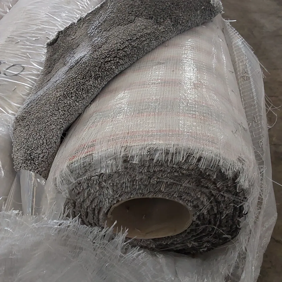 ROLL OF QUALITY OBSESSION ANTHRACITE CARPET // SIZE: APPROXIMATELY 4 X 6.2m
