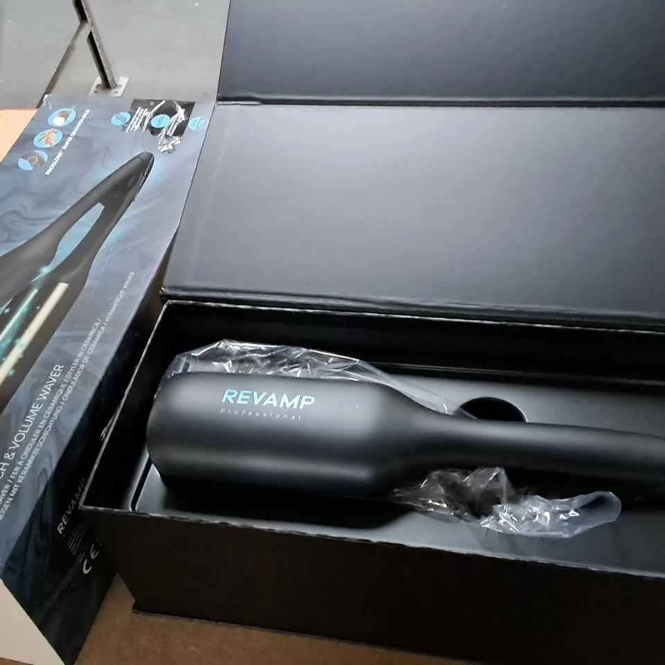 BOXED REVAMP 2-IN-1 BEACH & VOLUME PROFESSIONAL CERAMIC WAVER