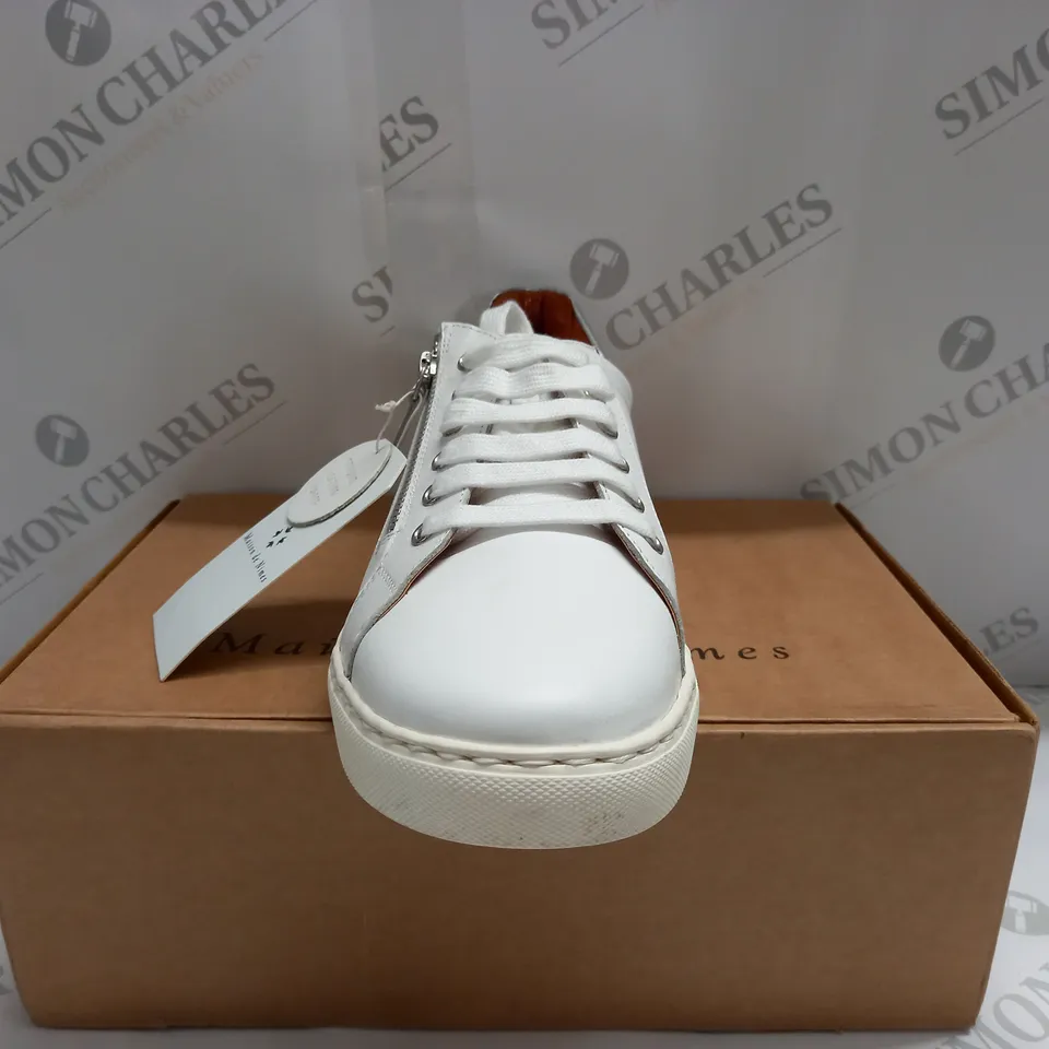 BOXED PAIR OF MAISON DE NIMES LEATHER ZIP SIDE TRAINERS IN WHITE - SIZE 8
