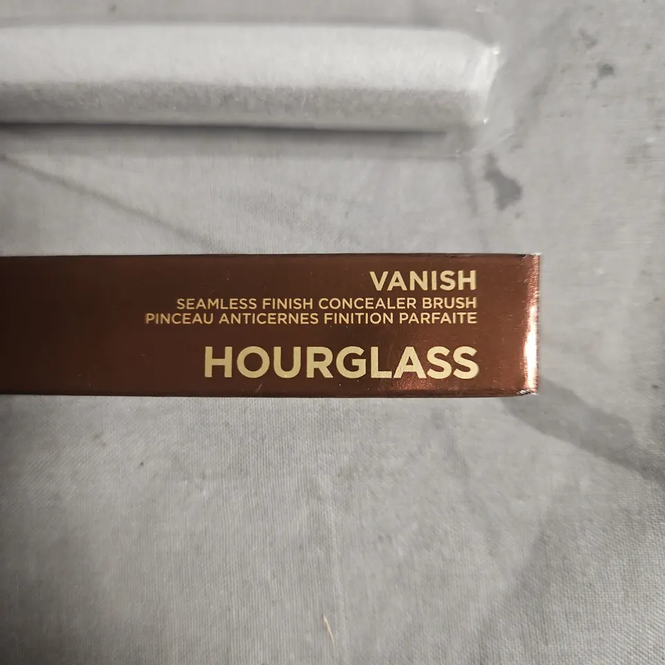 HOURGLASS VANISH SEAMLESS FINISH CONCEALER BRUSH – WITH BOX