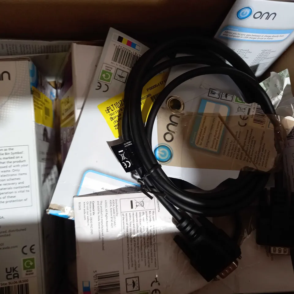 BOX OF APPROXIMATELY 10 ASSORTED ELECTRICAL ITEMS TO INCLUDE ASDA TECH CHARGING PLUG, ASDA TECH SYNC & CHARGE CABLE, MIXX TRIBUTE EARPHONES, ETC
