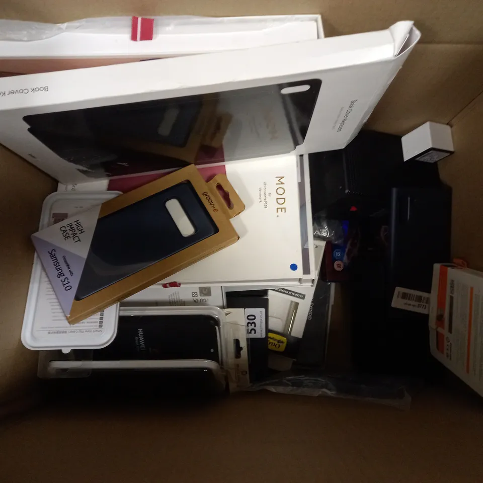 APPROXIMATELY 20 ASSORTED ELECTRICALS TO INCLUDE PHONE/TABLET CASES, DOWNLIGHT FIXTURE, XBOX 360 KINECT, ETC