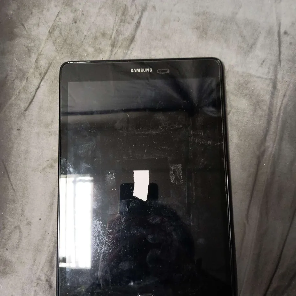 SAMSUNG GALAXY TABLET SM-T555
