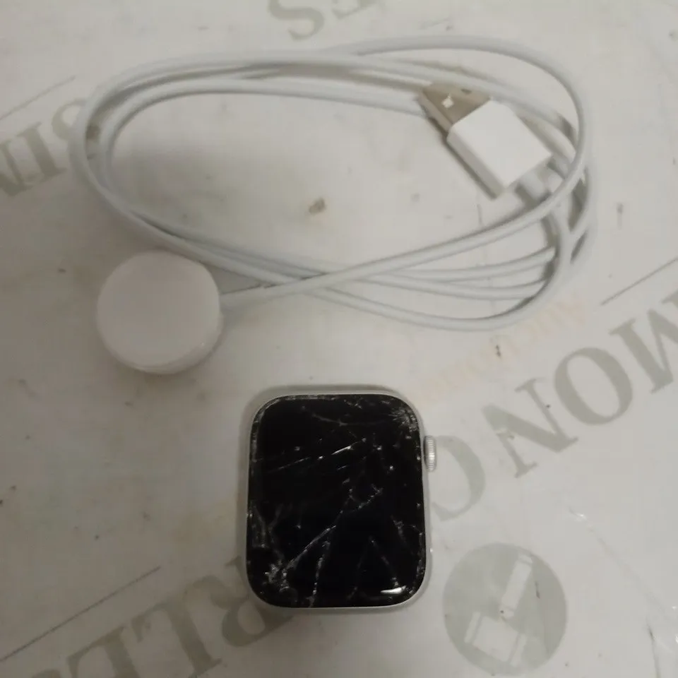 APPLE WATCH SE GPS ALUMINIUM CASE W/SPORT BAND 