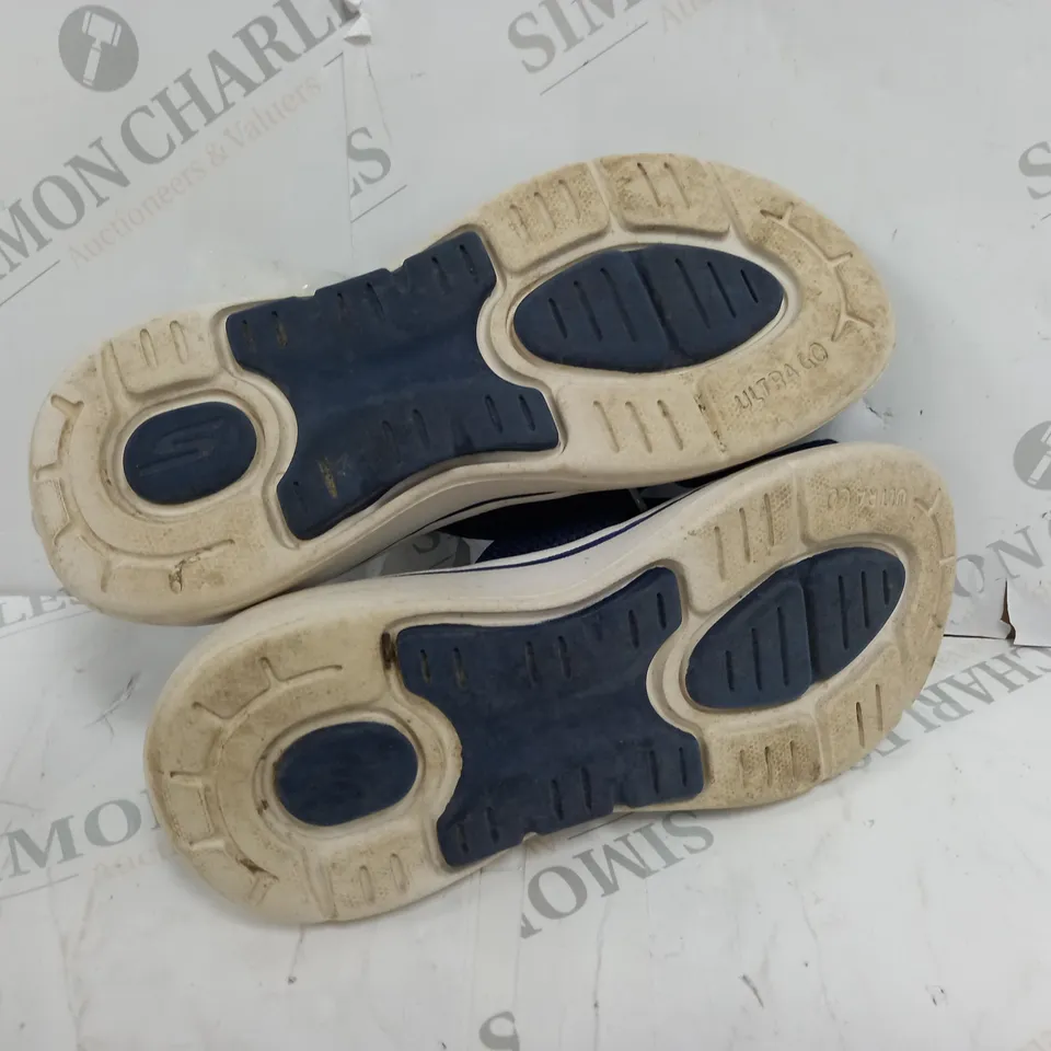SKETCHERS BEVERLEE NAVY SANDALS SIZE 4